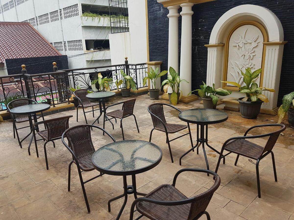 The Backpacker Semarang Vandrarhem Exteriör bild